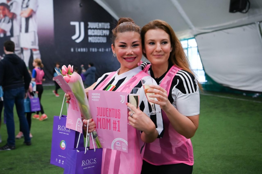 8 марта состоялась праздничная тренировка и турнир для мам учеников Академии футбольного клуба Juventus в Москве